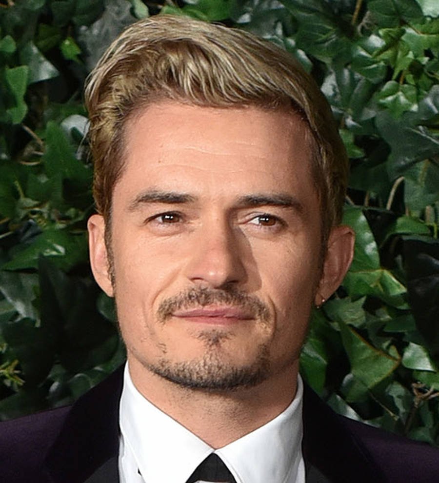 Orlando Bloom teaches drama masterclass at British high school
