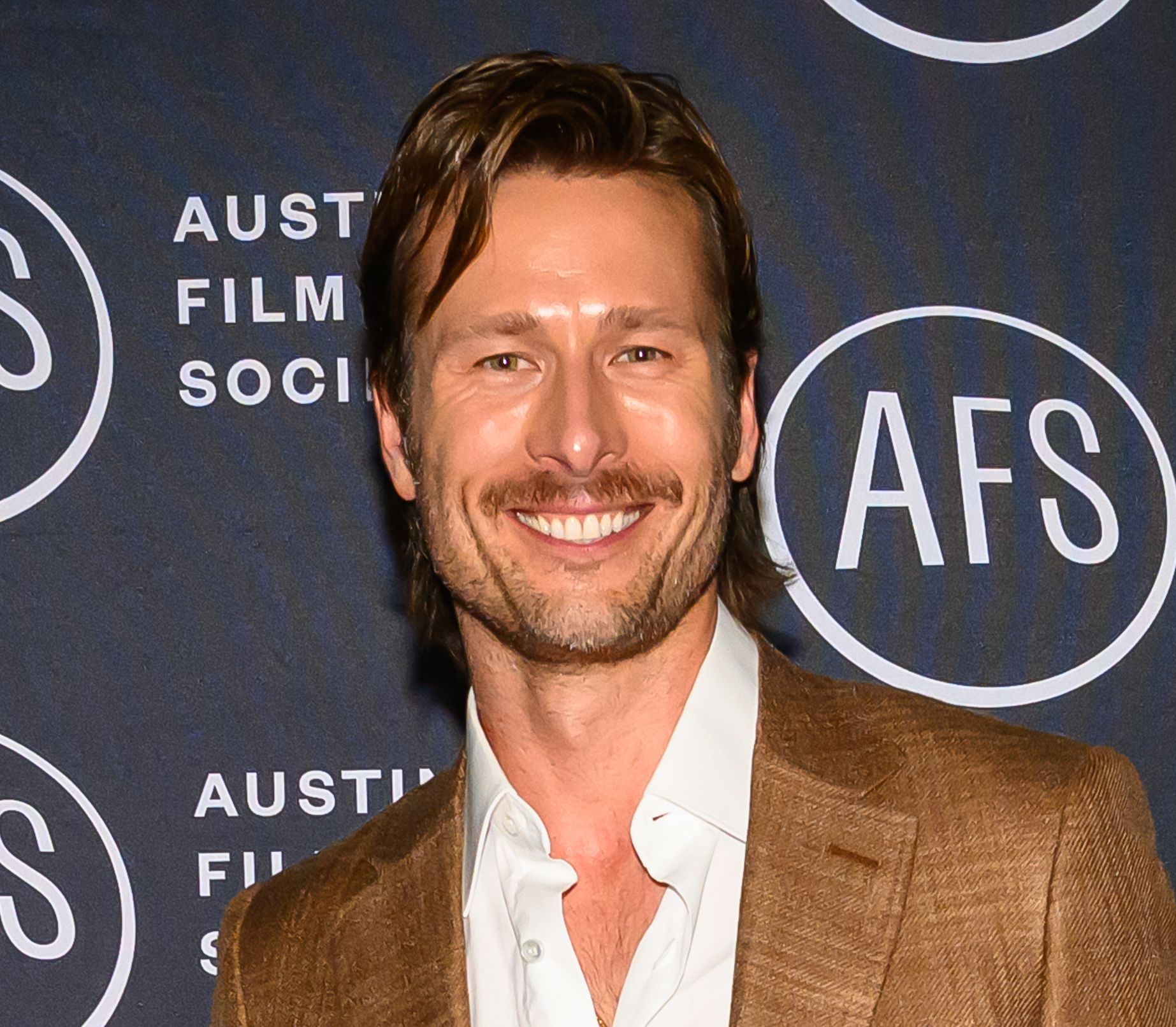 Portrait of Glen Powell