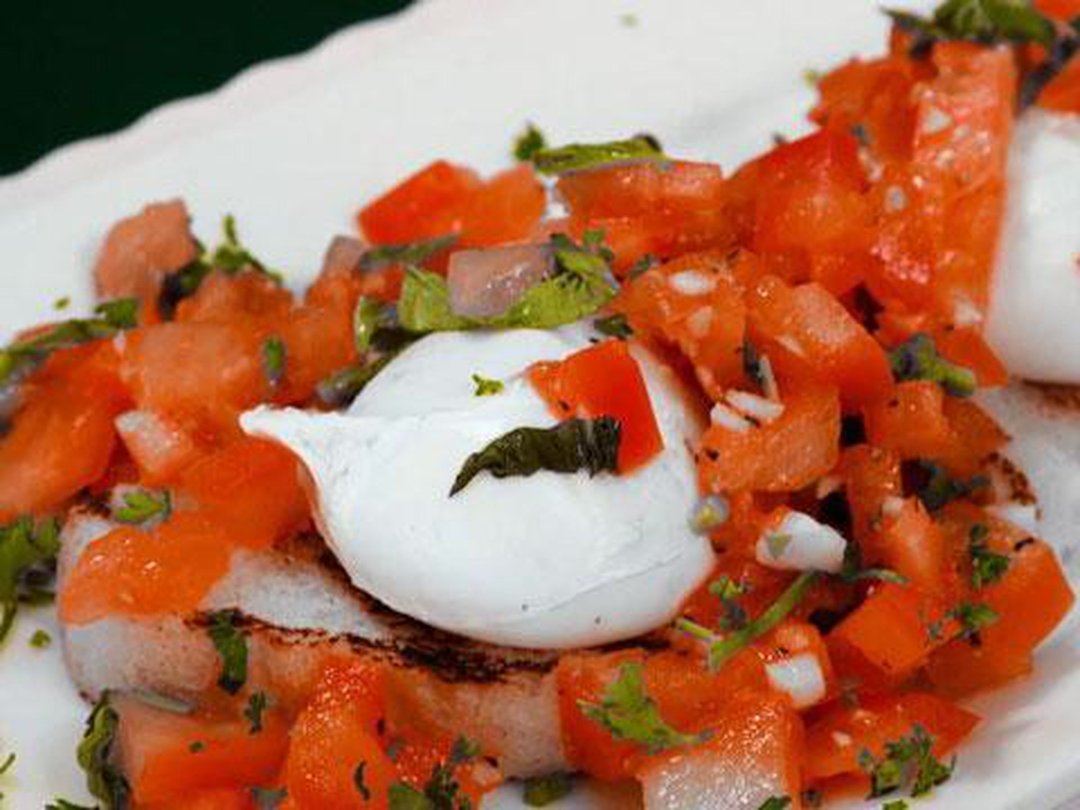Why Celebrities Flock to This Brunch Spot