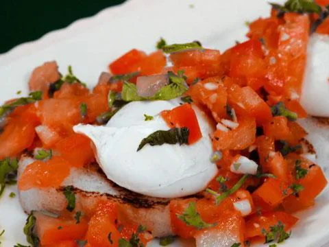 Why Celebrities Flock to This Brunch Spot