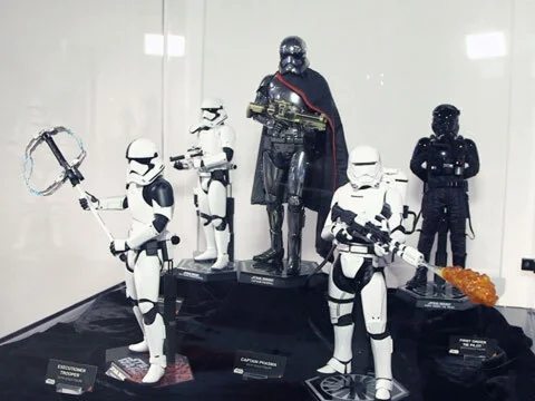 Jedi Drinks & Lightsaber Fights at Star Wars Pop-Up Bar