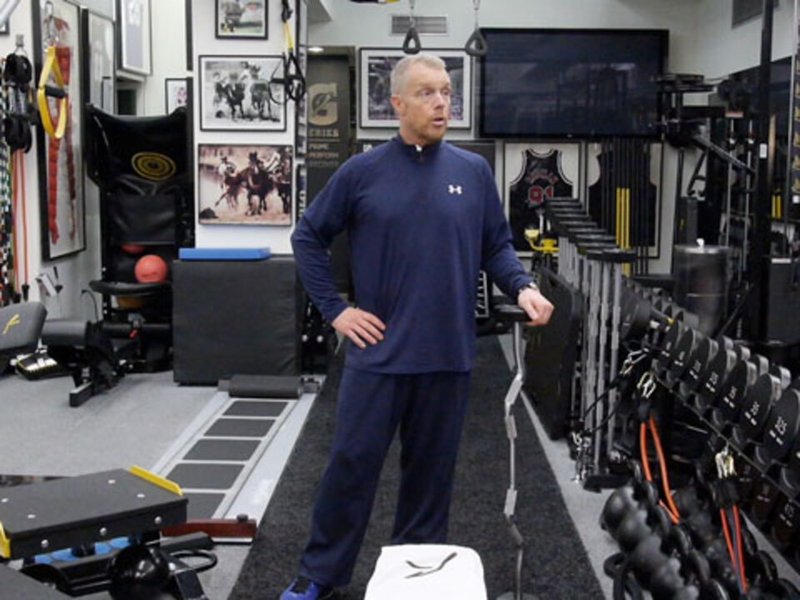 Celeb Trainer Gunnar Peterson Teaches Us 4 Simple Exercises