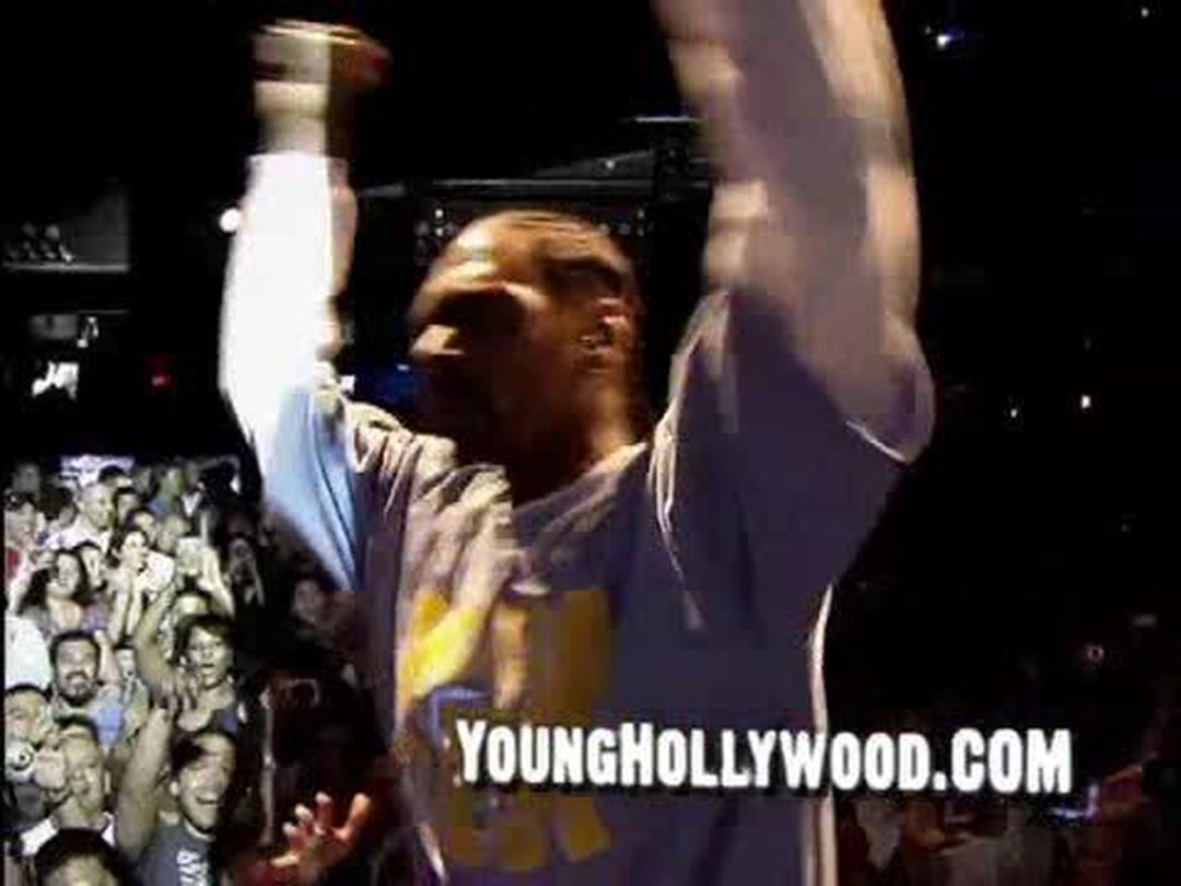 Mike Tyson Fights Snoop Dogg
