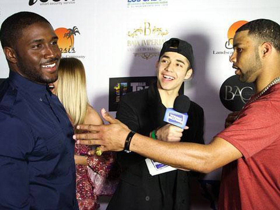NFL Stars Kick Back in Cabo