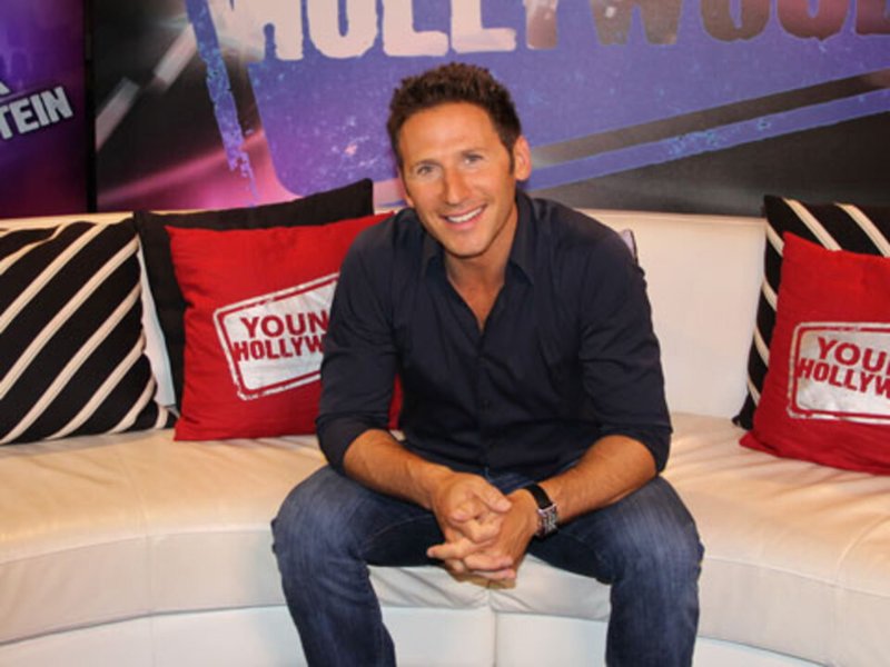 Mark Feuerstein on Working with the Kardashians on "Royal Pains"