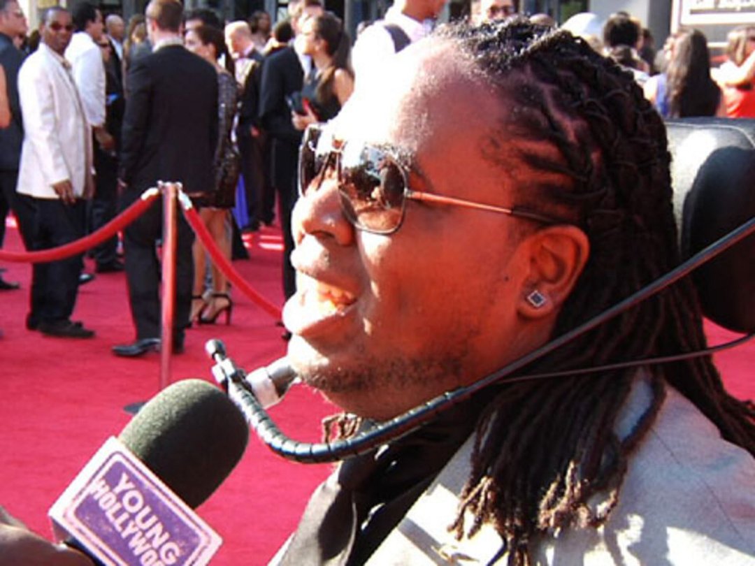 Takeo Spikes talks to Eric LeGrand before he is honored at the 2012 ESPYs