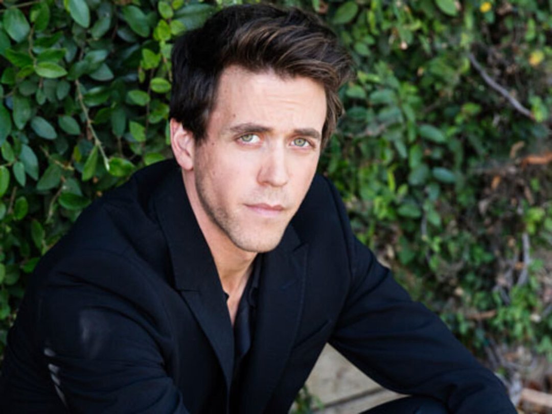 "Manhattan" Star Ashley Zukerman on Keeping Secrets & Filming in New Mexico