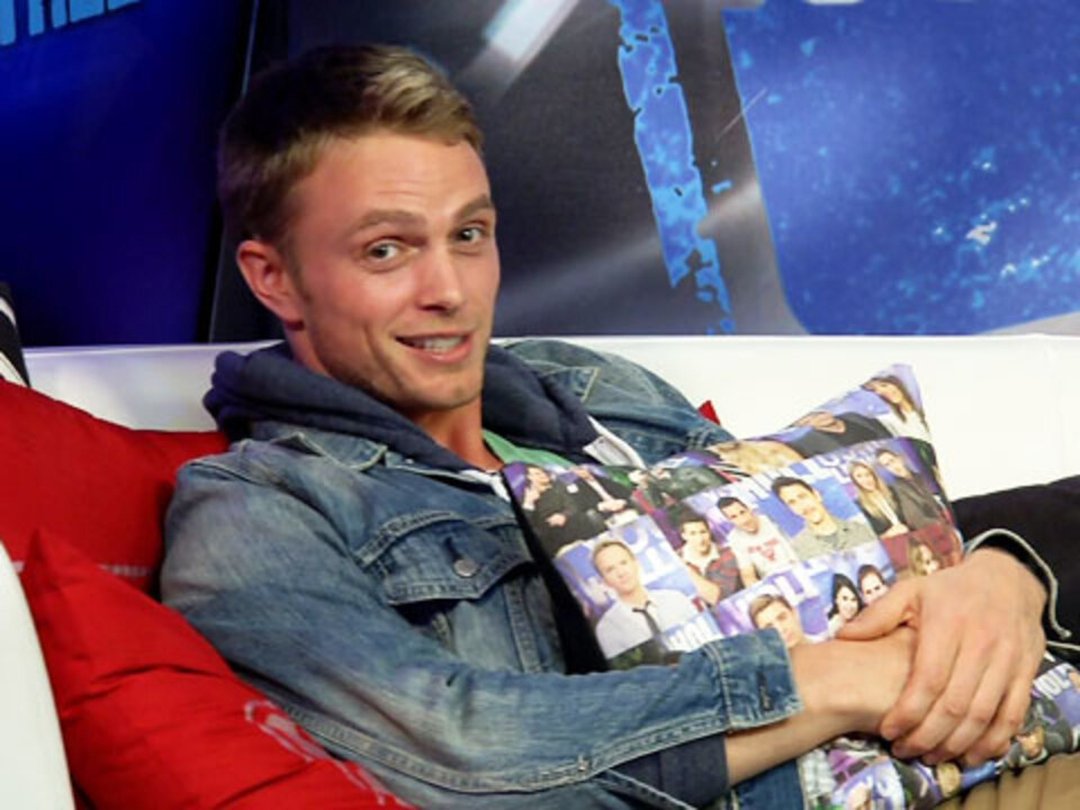 "Hart of Dixie" star talks 90s Dance-Off and Charades