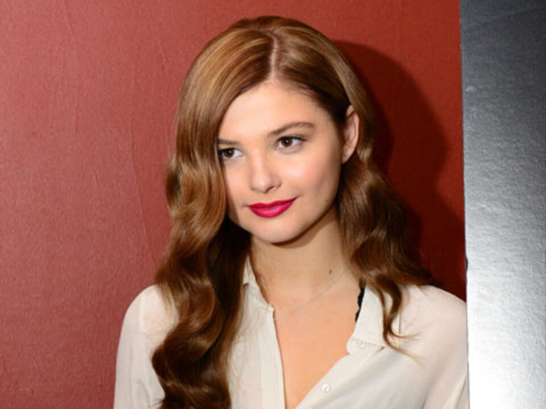 'Insidious: Chapter 3' Star Stefanie Scott on Psychics and 'Jem & the Holograms'