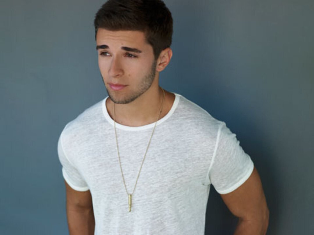 Jake Miller Performs "Selfish Girls" Live & Teaches Us To Ride a Uwheel