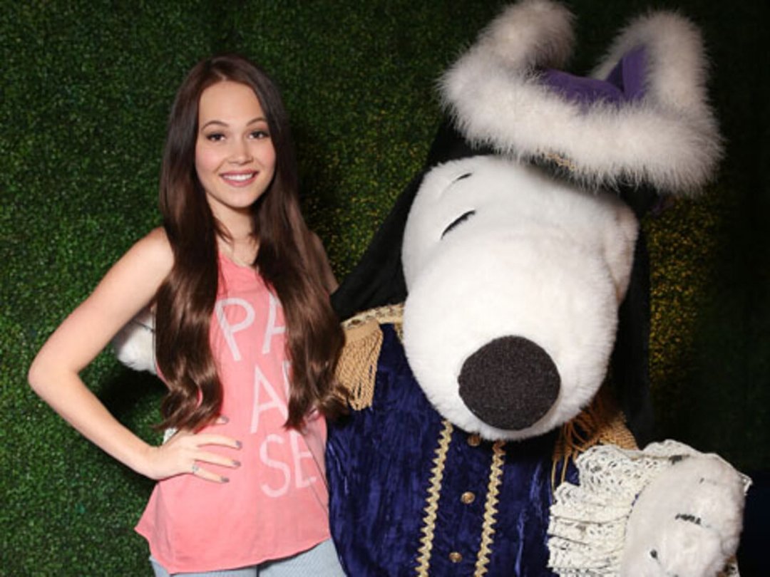 Kelli Berglund, Nolan Gould, & More Try Out New Ride at Knott's Berry Farm