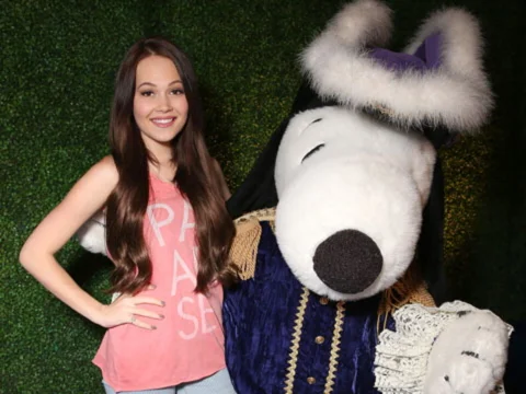 Kelli Berglund, Nolan Gould, & More Try Out New Ride at Knott's Berry Farm