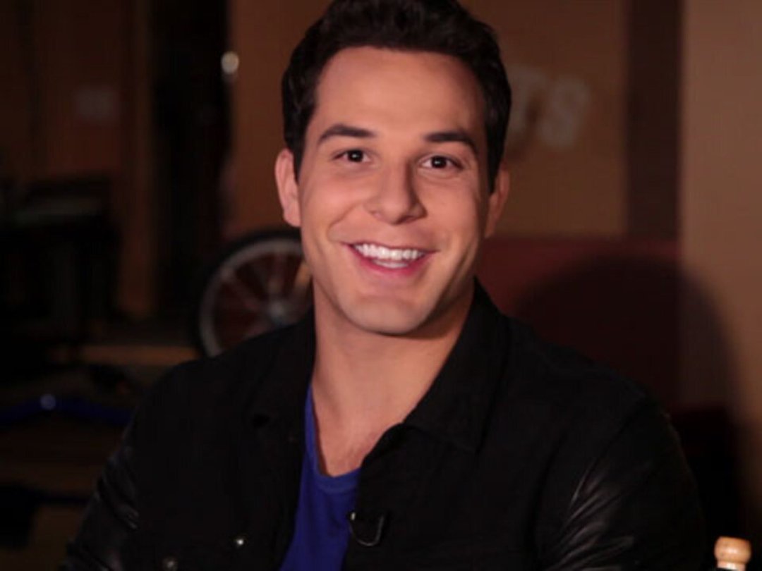 Skylar Astin on Set of “Ground Floor”