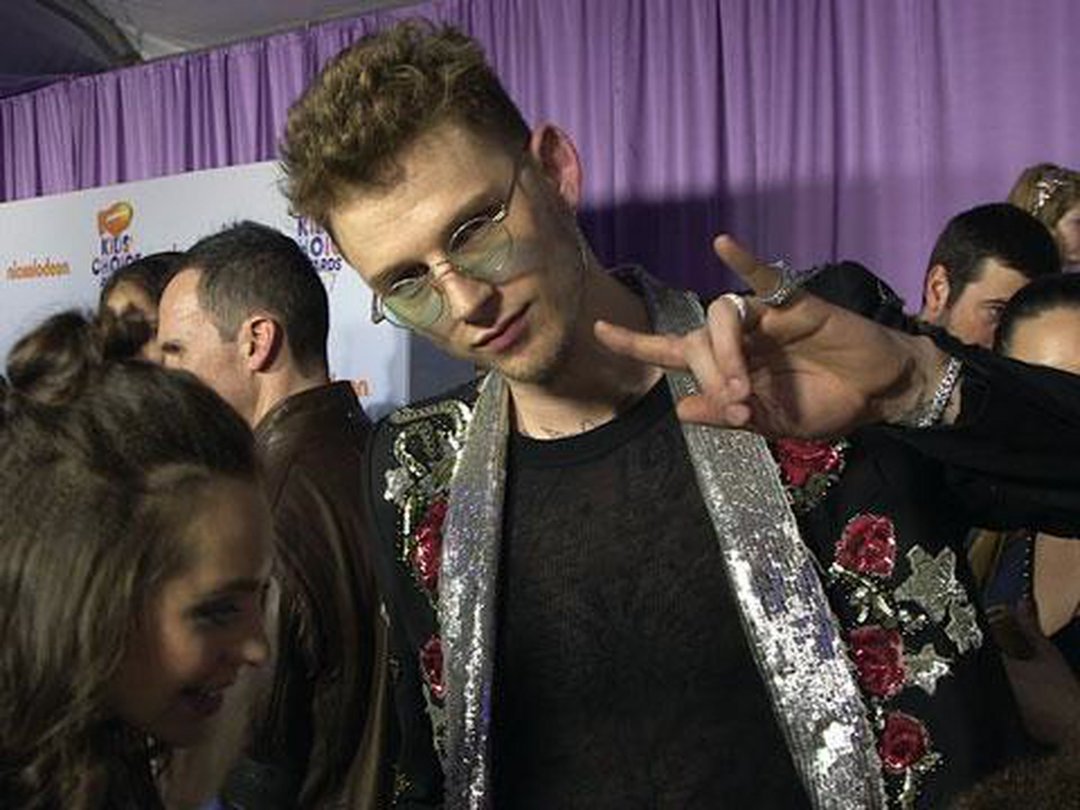 Machine Gun Kelly Talks "Bad Things" at KCAs