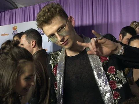 Machine Gun Kelly Talks "Bad Things" at KCAs