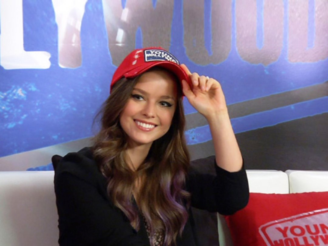 Droppin' Dino Knowledge With 'Terra Nova' Star Allison Miller
