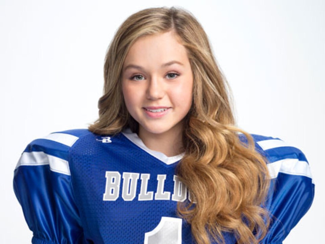 "Bella & the Bulldogs" Starlet Brec Bassinger on Playing a Girl in a Boy's World