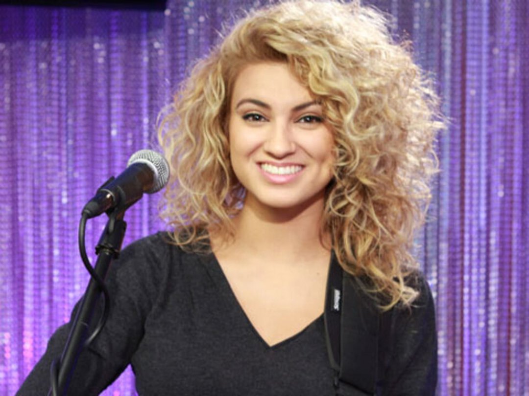 Tori Kelly Performs "Dear No One" Live