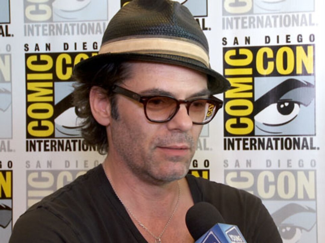 "Zoo" Stars Billy Burke, Kristen Connolly, & James Wolk Name Their Fave Animals