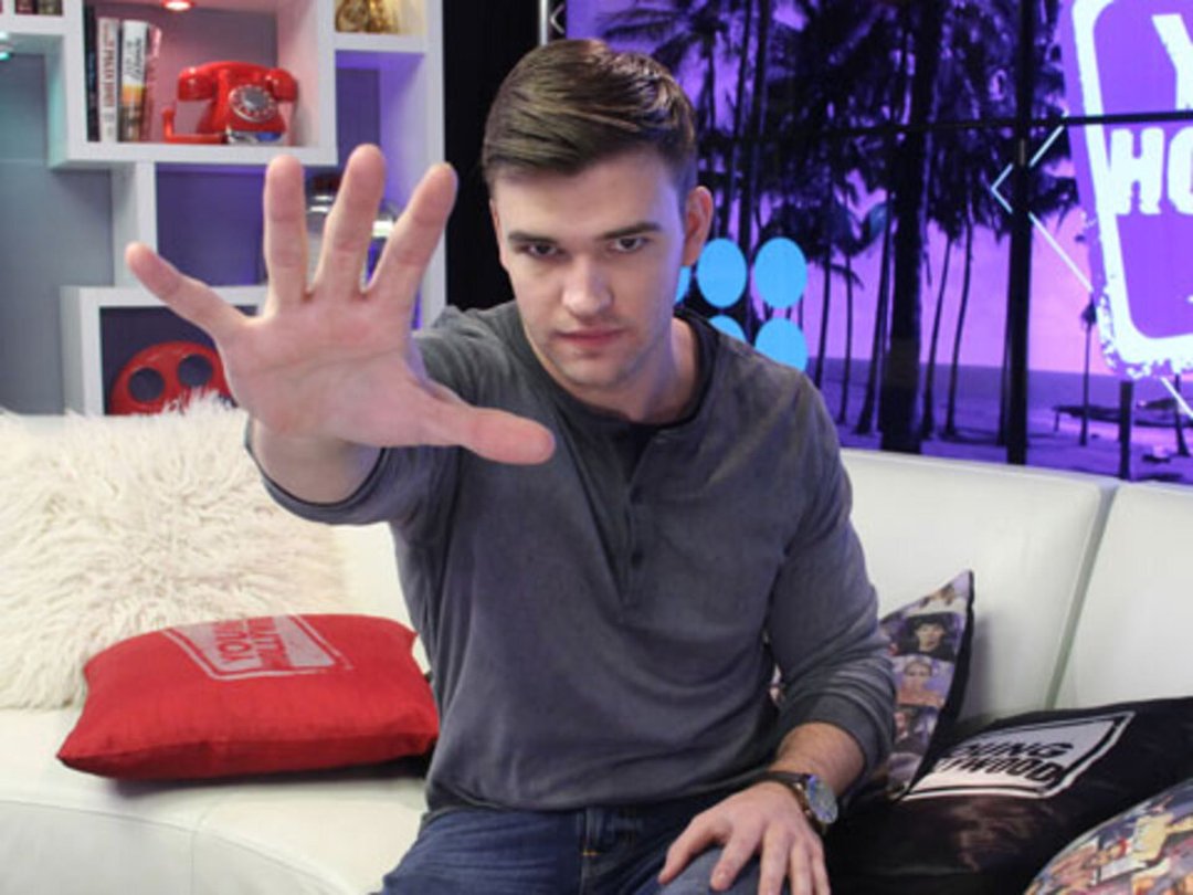 "Beyond" Star Talks Siblings & Justin Bieber