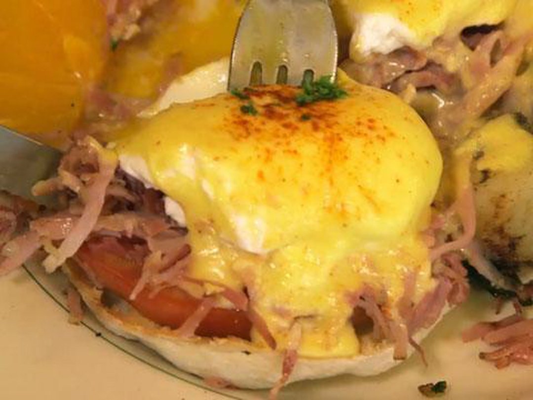 EGG BENEDICT
