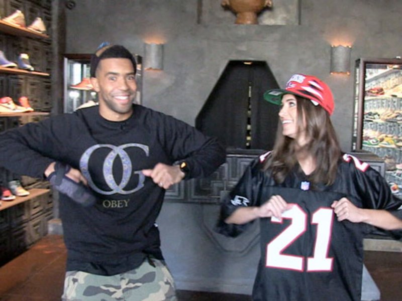 Atlanta Falcons' Thomas DeCoud Teaches Us The Dirty Bird