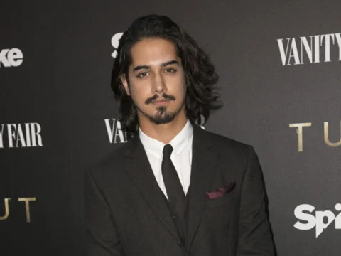 Avan Jogia Discusses "King Tut" and Plays the Guitar
