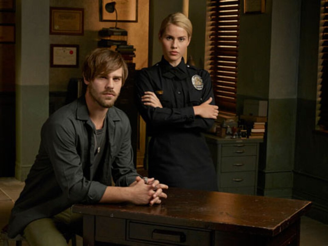 "Aquarius" Stars Claire Holt & Grey Damon on Working with David Duchovny