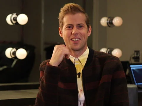 Andrew McMahon Hums Christmas Tunes