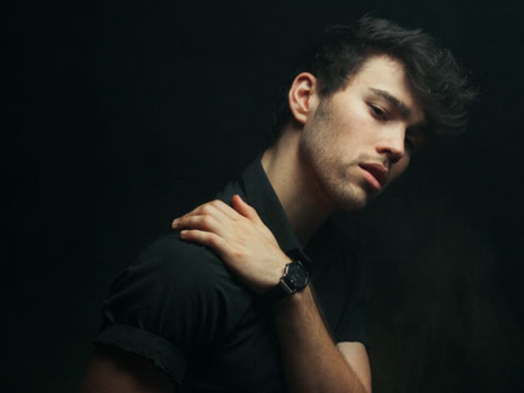 Singer MAX Talks Pre-Show Prep & Keeping Fit On The Road