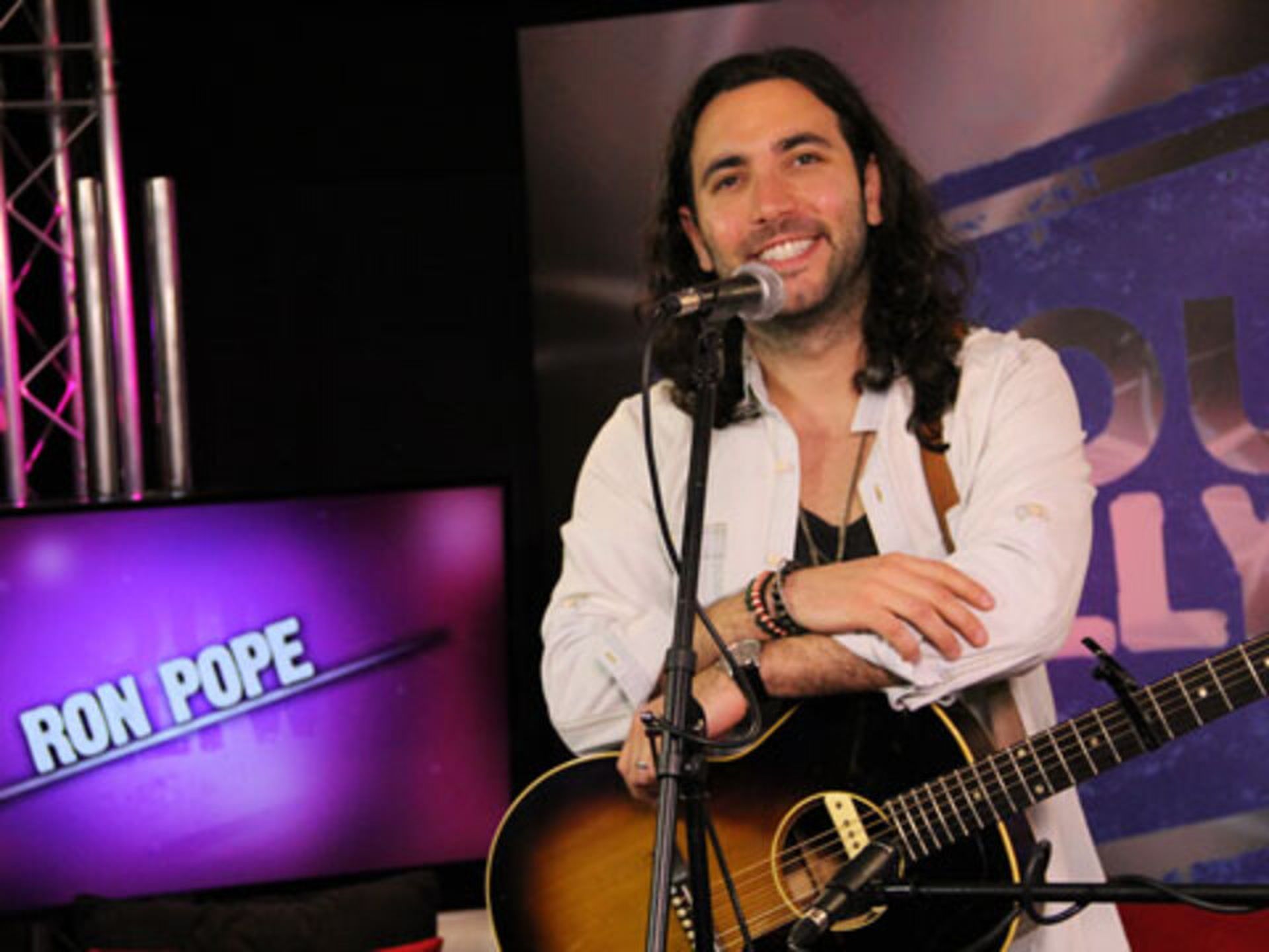Ron Pope Performs "Nothing" Live at the Studio