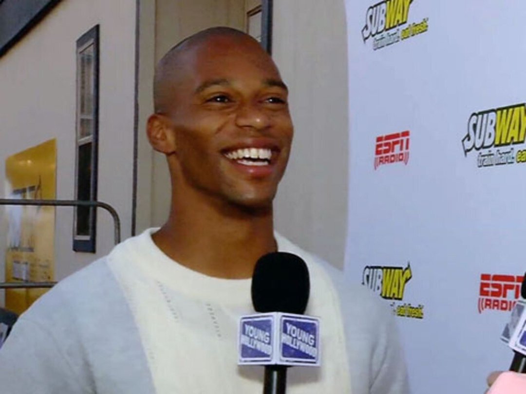 Victor Cruz Does The Salsa In New Orleans