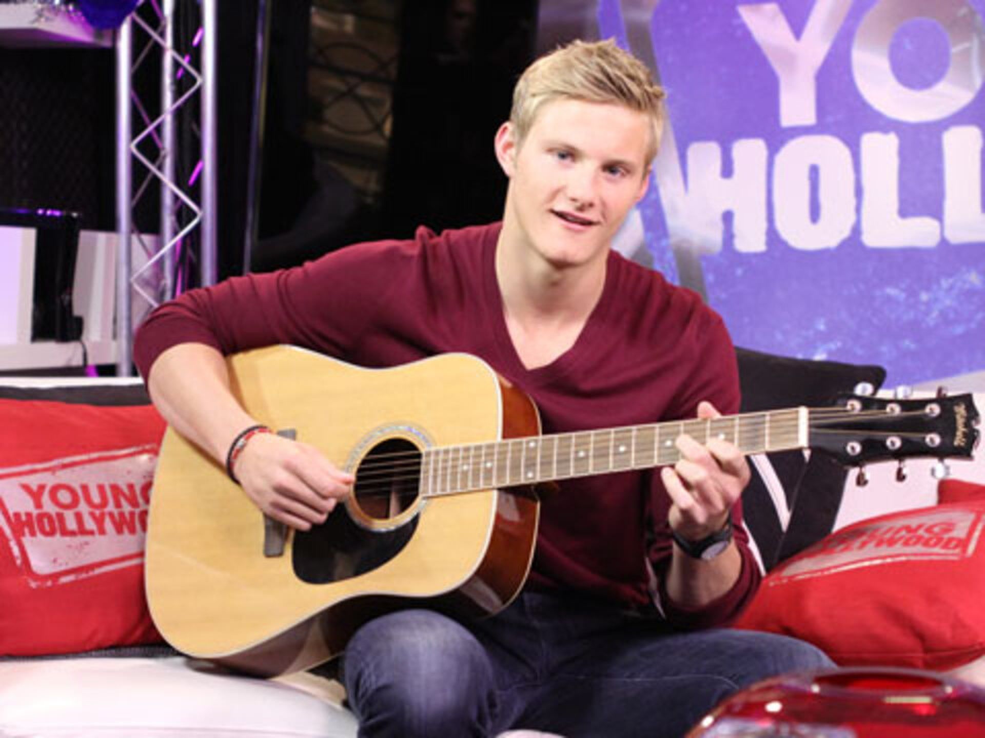 Alexander Ludwig Talks "Vikings" & Shows Off Musical Talents