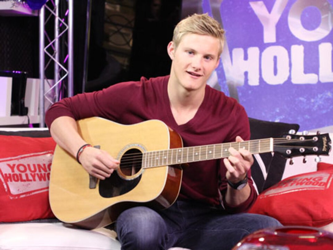 Alexander Ludwig Talks "Vikings" & Shows Off Musical Talents