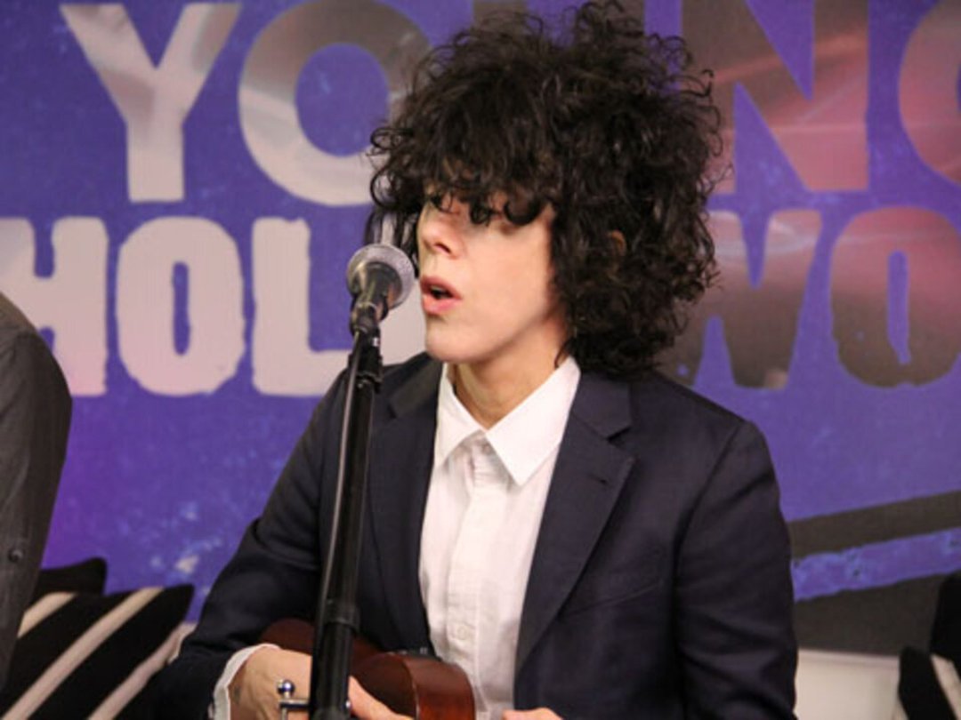 Singer LP Performs "Night Like This" & "Tokyo Sunrise" Live