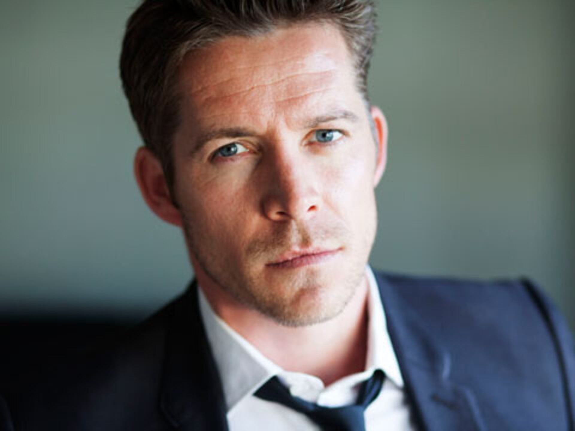 "Once Upon a Time" Star Sean Maguire Gives Green Screen Acting Demo