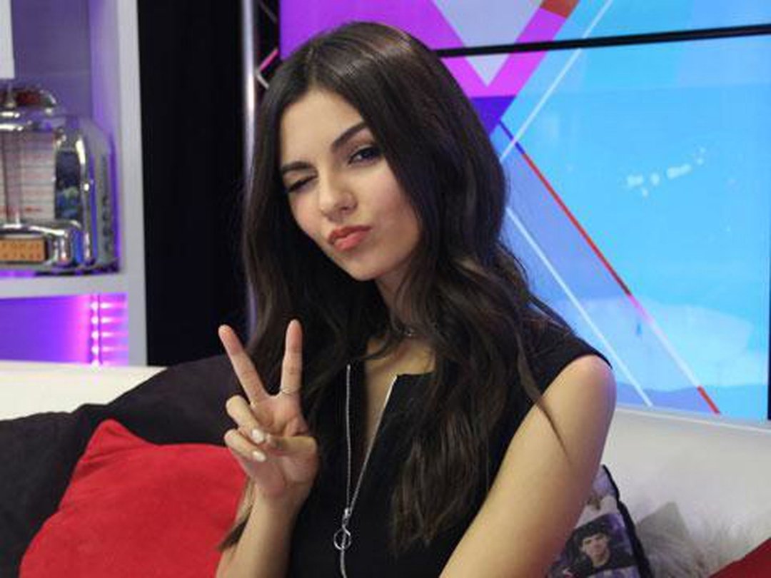 Victoria Justice’s Favorite Fashion Trends