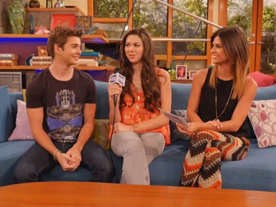 Set Tour of Nickelodeon's "The Thundermans" with the Cast