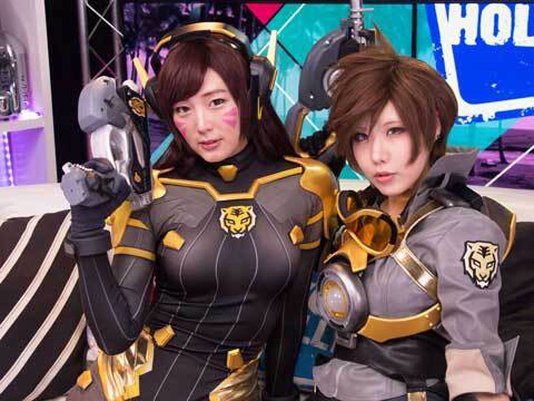 Spiral Cats Talk Cosplay & Take the Mystery Box Challenge