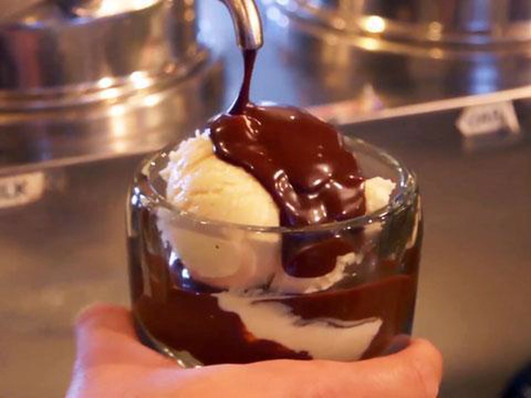 CHOCOLATE SUNDAE