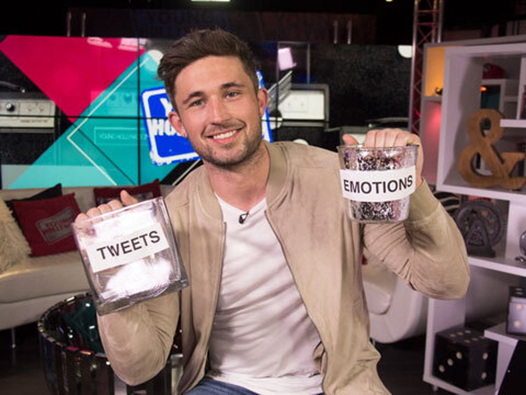 Michael Ray Performs Live & Reads Emotional Fan Tweets