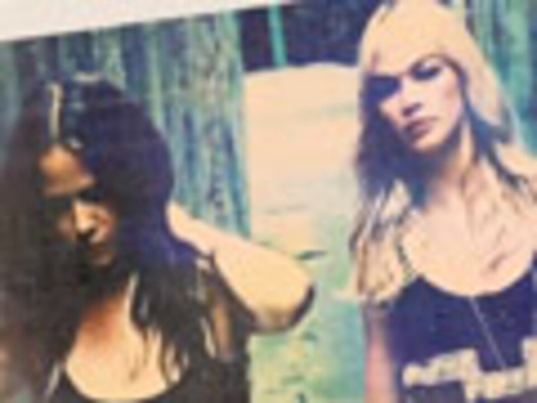 Coldplay Faves The Pierces Jam Outdoors Live at SXSW