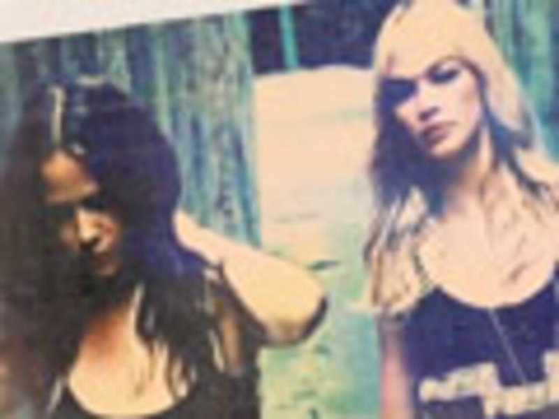 Coldplay Faves The Pierces Jam Outdoors Live at SXSW