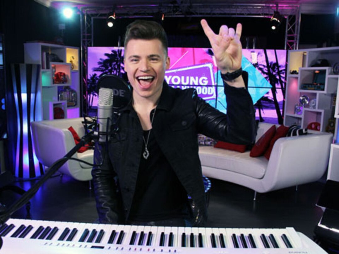 Shawn Hook Performs Live & Talks Instagram