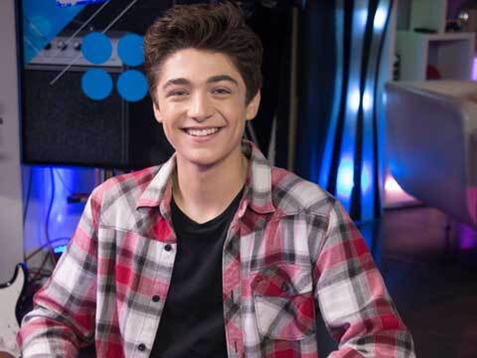 Asher Angel Answers Fan Questions About One Thought Away, Wiz Khalifa, & Annie LeBlanc