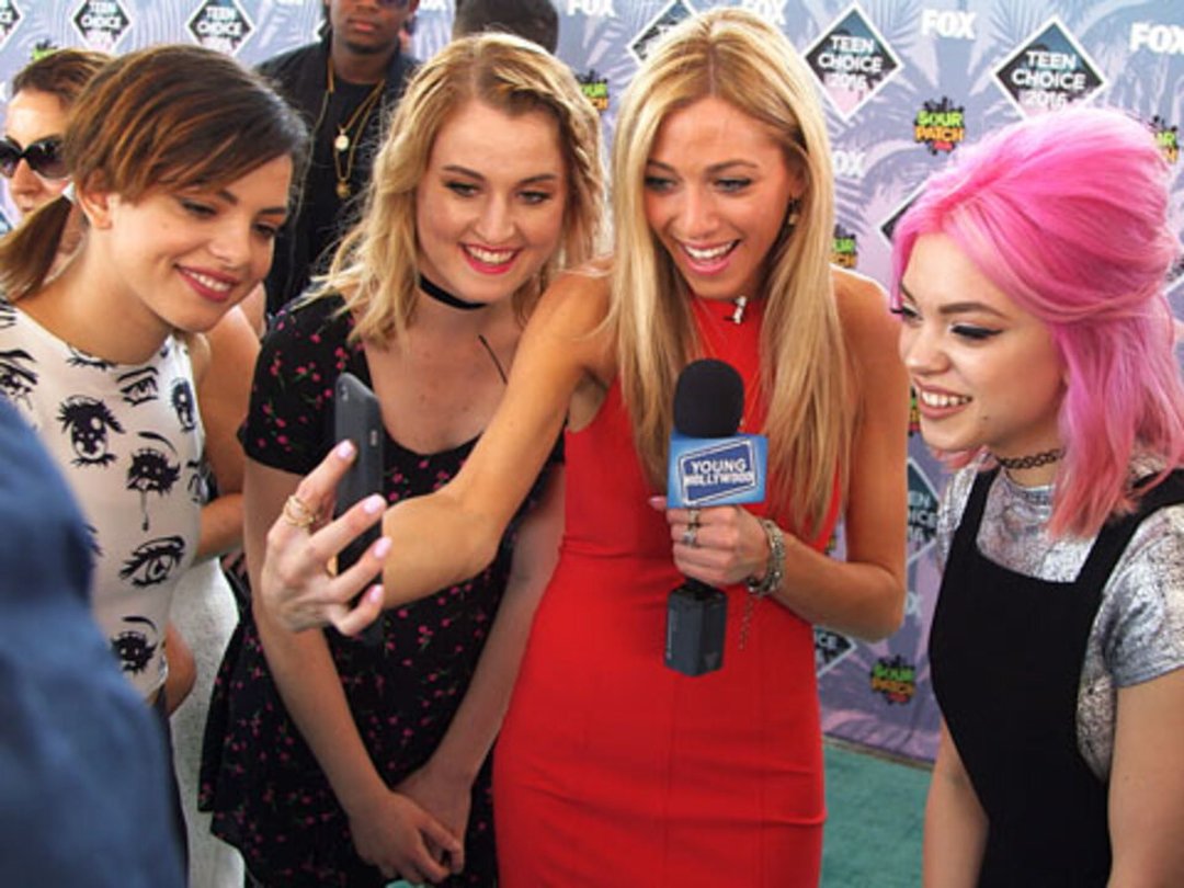 Hey Violet Talk 5SOS & New EP at Teen Choice Awards