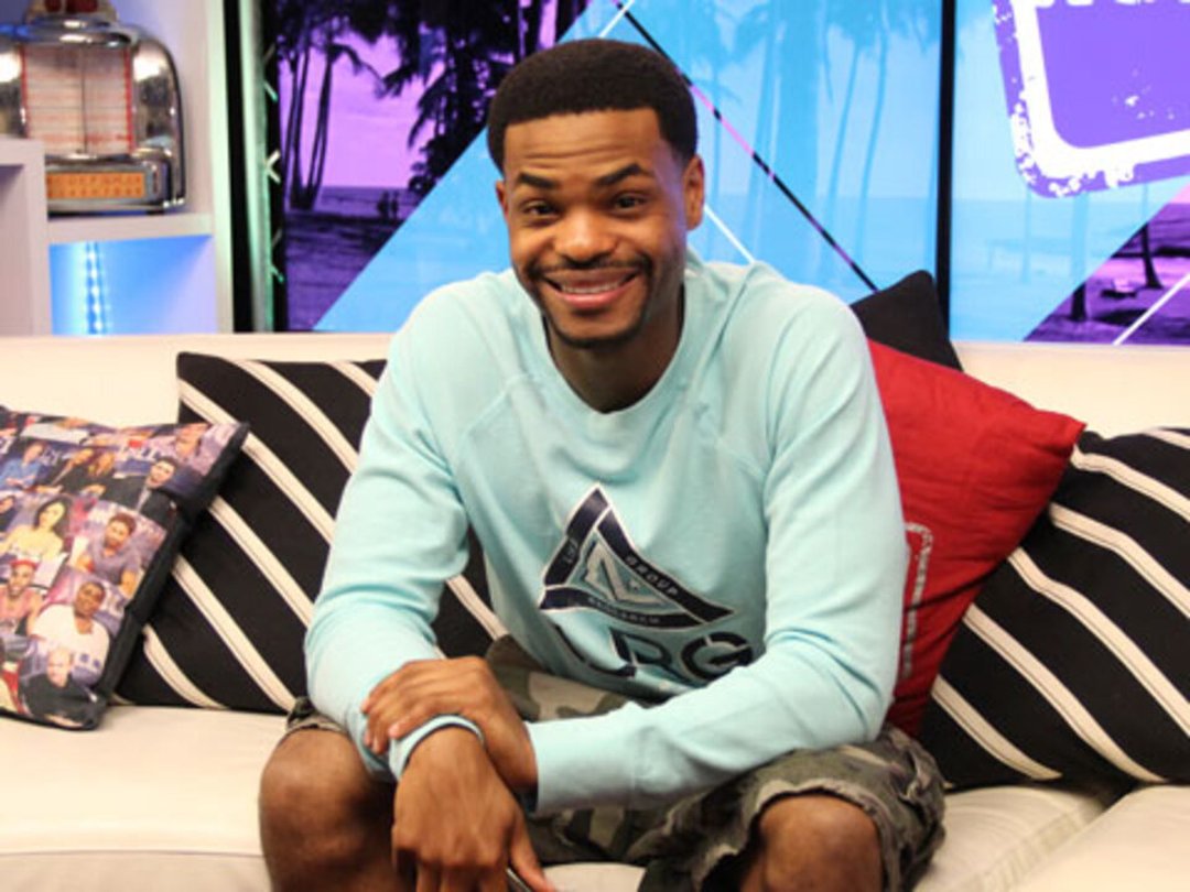 Vine King Andrew Bachelor on "Resident Advisors" and College Life