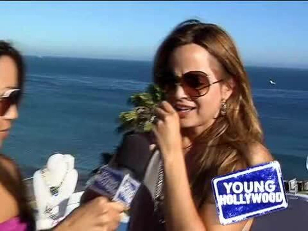 Summer Stylin' with Mena Suvari