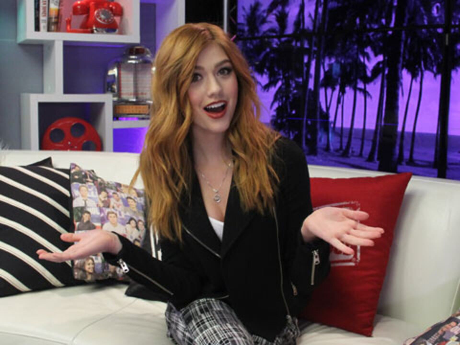 Katherine McNamara Talks "Shadowhunters" & Redheads