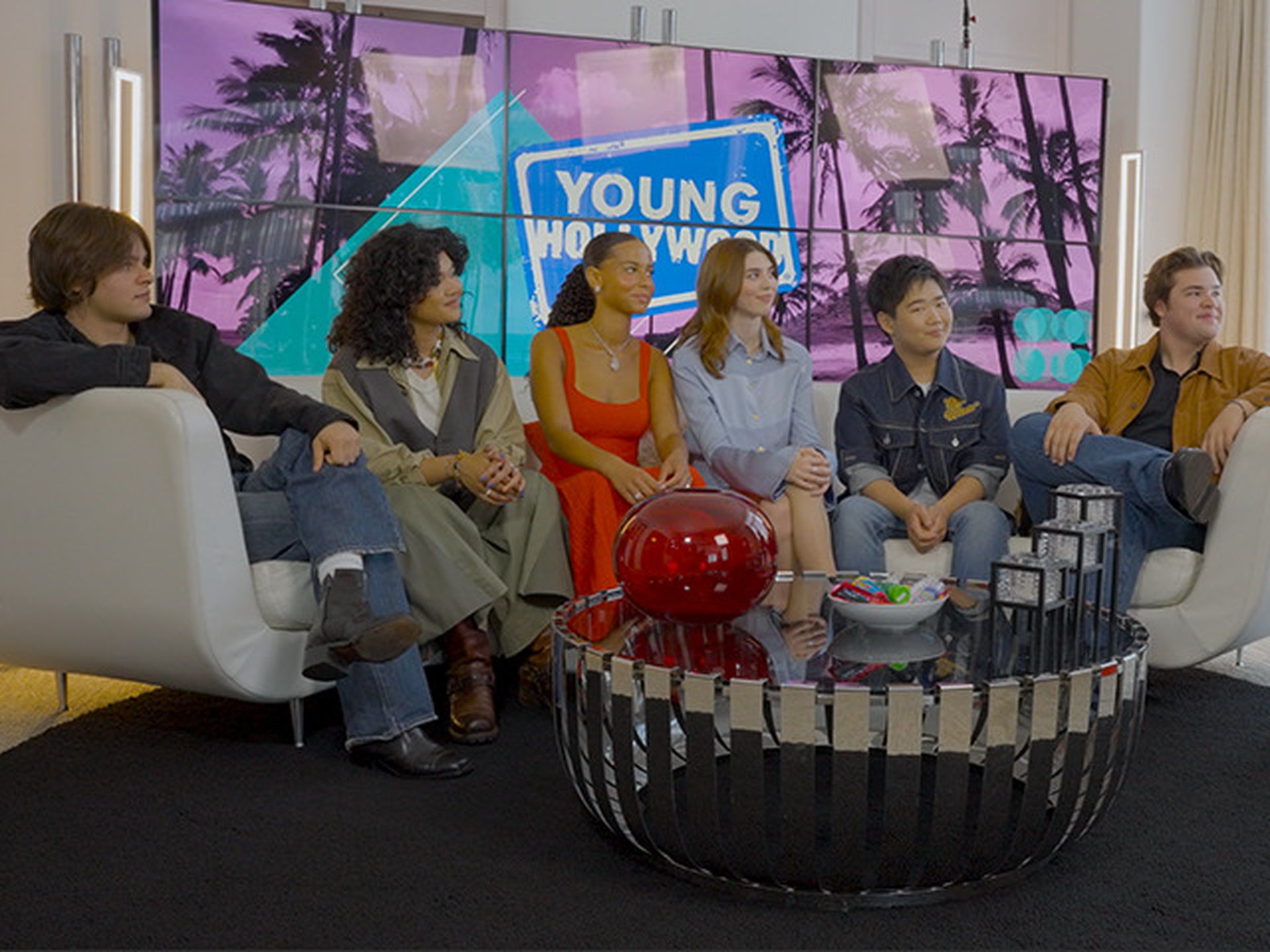That '90s Show Stars Name Their Fave '90s Trends